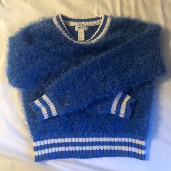 Forever 21 Sweaters - Furry sweatshirt/cropped top